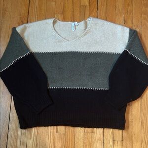 Elan V-Neck Sweater. Size Medium